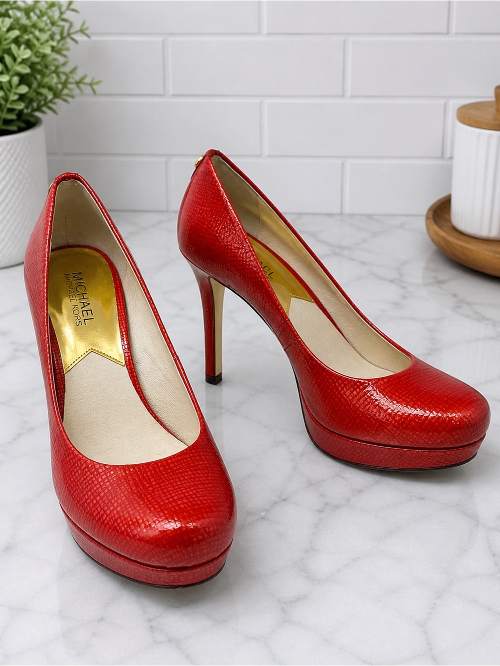 Michael Kors Red Patent Platform Pumps Heels Classic Closed Toe